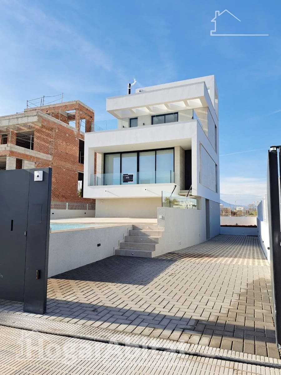 Chalet de 2 habitaciones en Oliva en venta con piscina garaje - 895.000 € (Ref: 10086271)