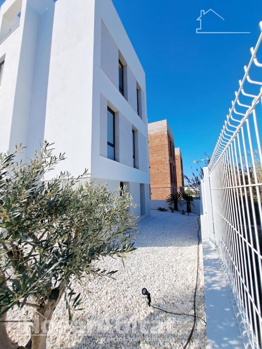 Chalet de 2 habitaciones en Oliva en venta con piscina garaje - 895.000 € (Ref: 10086271)