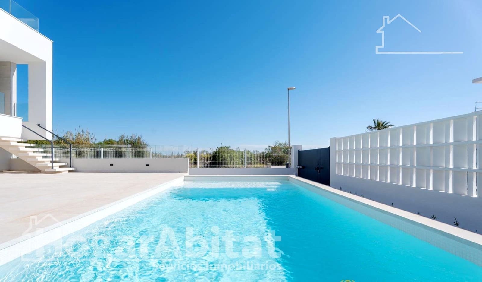 Chalet de 2 habitaciones en Oliva en venta con piscina garaje - 895.000 € (Ref: 10086271)
