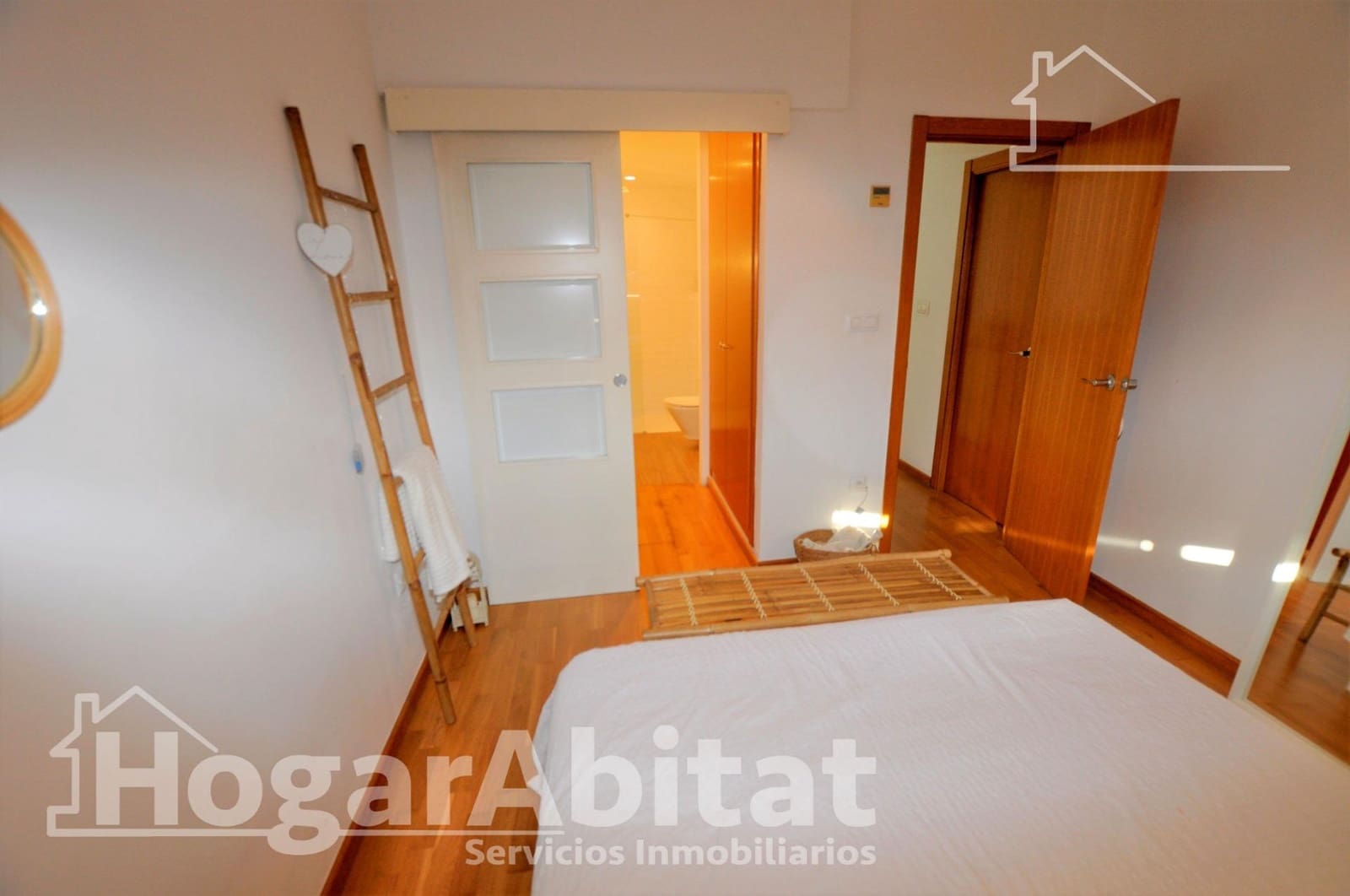 3 slaapkamer Rijtjeshuis te koop in San Antonio de Benageber met zwembad garage - € 399.999 (Ref: 10086272)