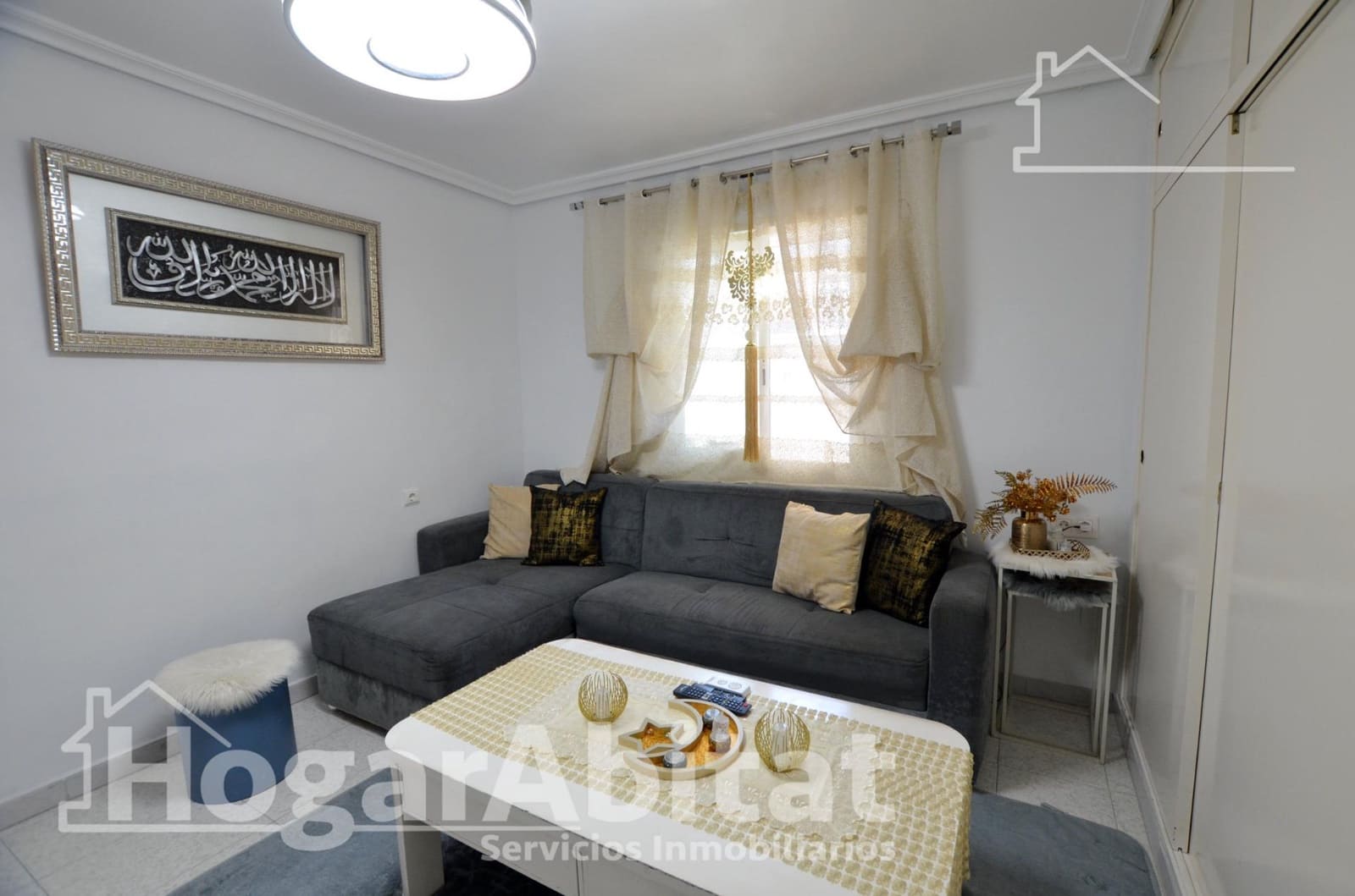 4 bedroom Flat for sale in Alicante / Alacant city - € 160,000 (Ref: 10086277)