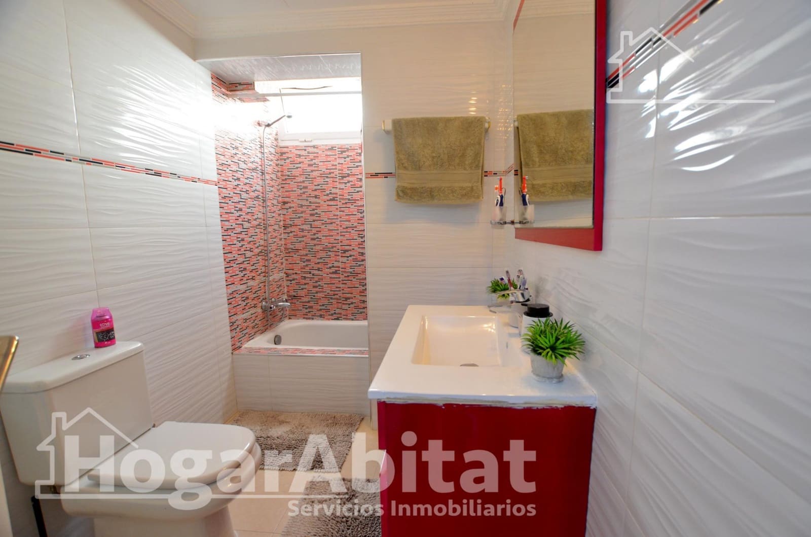4 bedroom Flat for sale in Alicante / Alacant city - € 160,000 (Ref: 10086277)