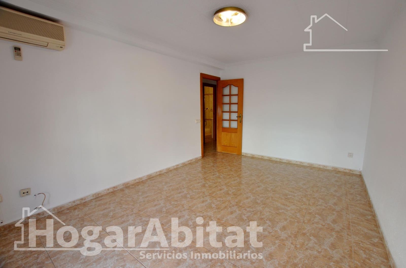 3 bedroom Flat for sale in Alicante / Alacant city - € 180,000 (Ref: 10089794)
