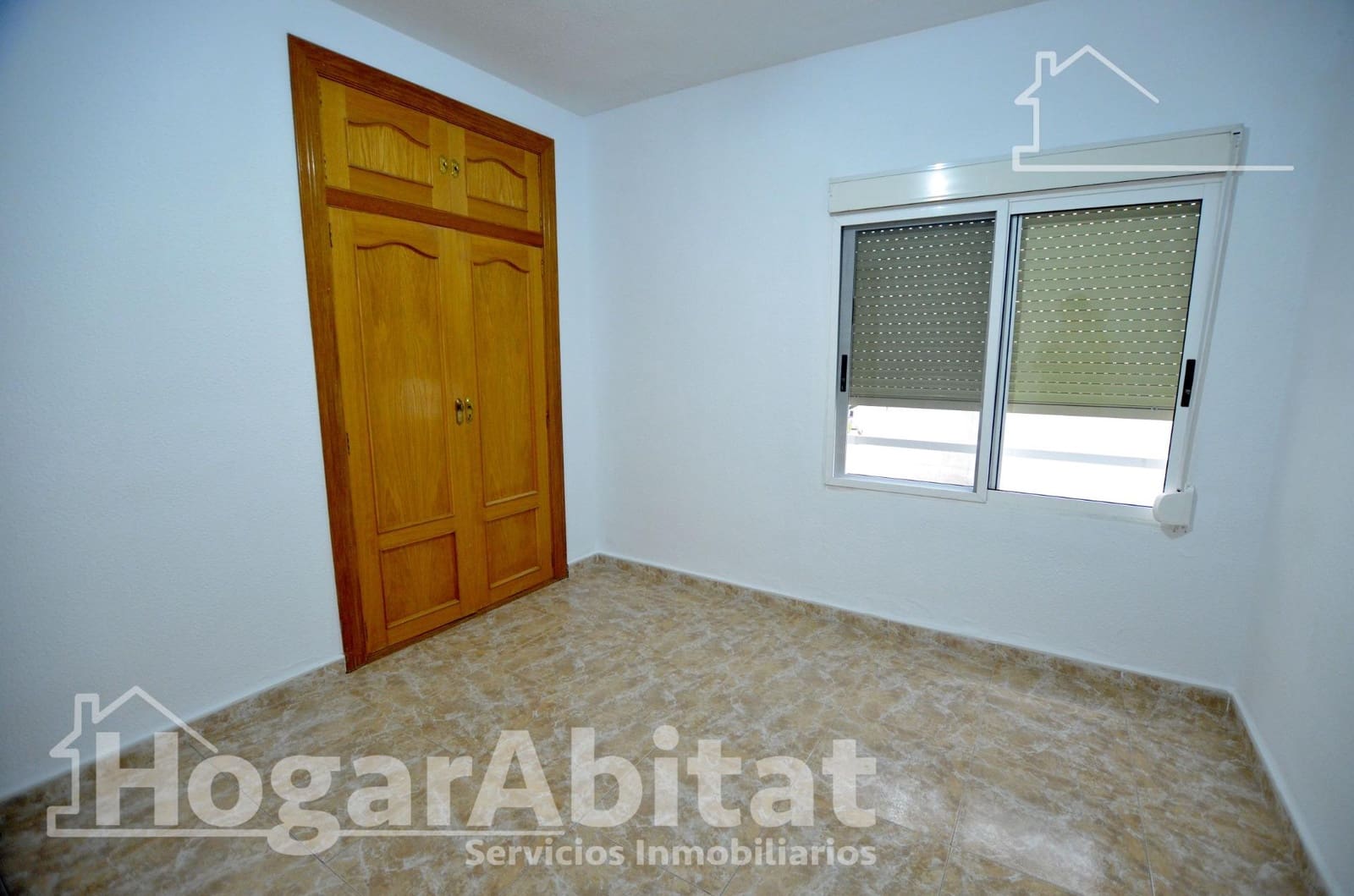 3 bedroom Flat for sale in Alicante / Alacant city - € 180,000 (Ref: 10089794)