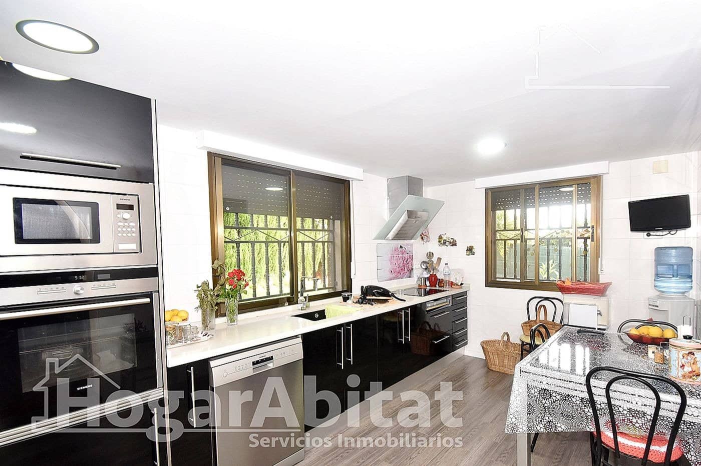 4 bedroom Villa for sale in Borriol with pool garage - € 265,000 (Ref: 10109832)