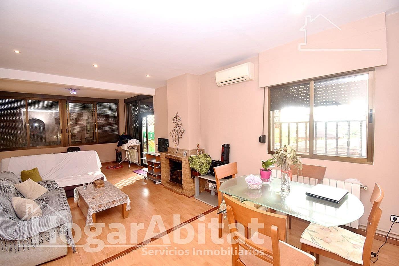 4 bedroom Villa for sale in Borriol with pool garage - € 265,000 (Ref: 10109832)