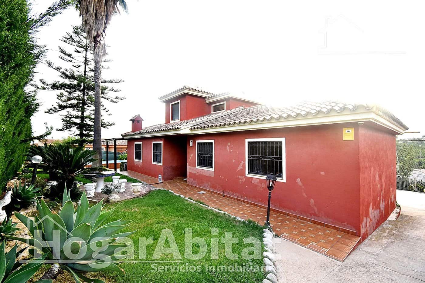 4 bedroom Villa for sale in Borriol with pool garage - € 265,000 (Ref: 10109832)
