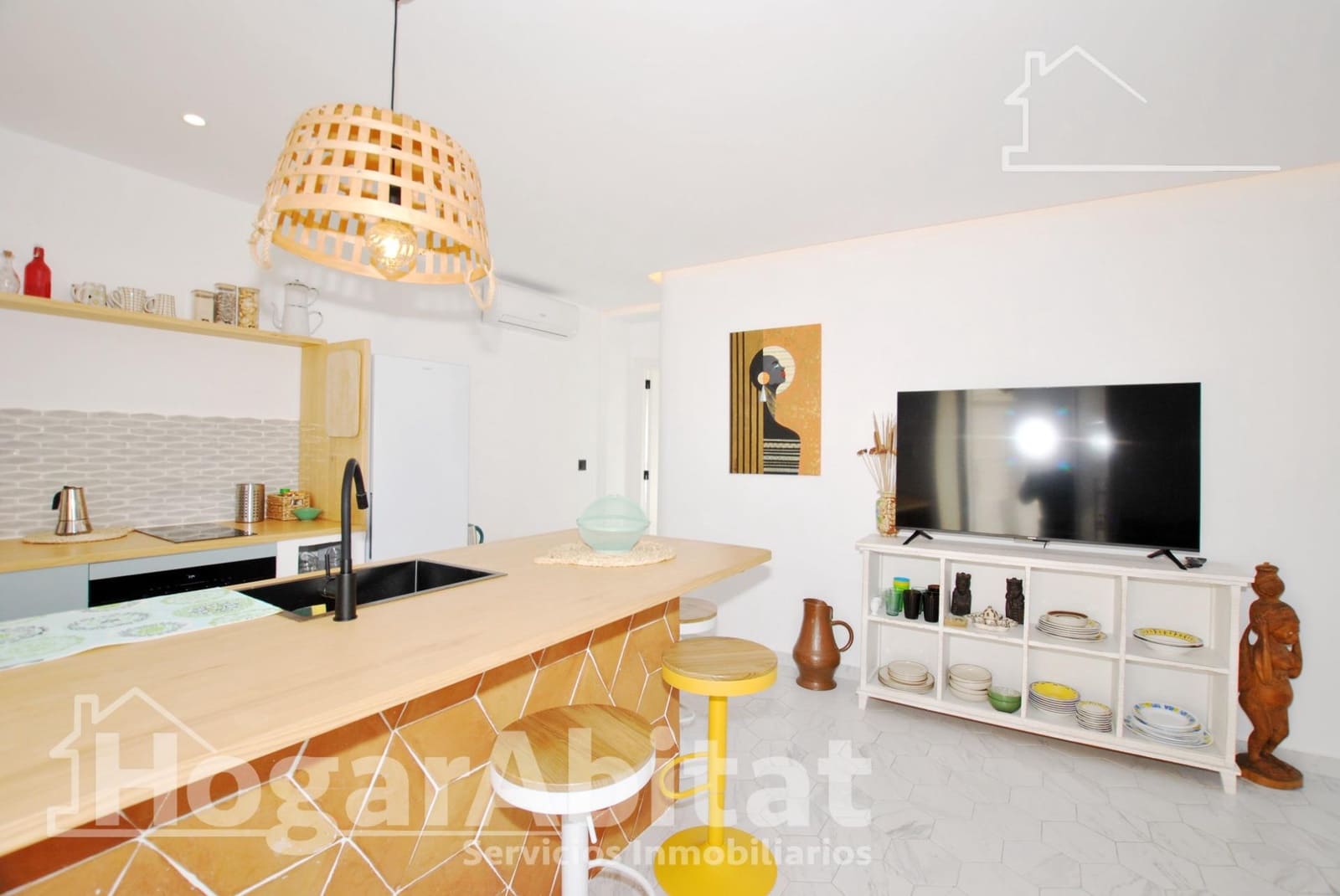 5 bedroom Townhouse for sale in Oliva with pool - € 590,000 (Ref: 10109838)