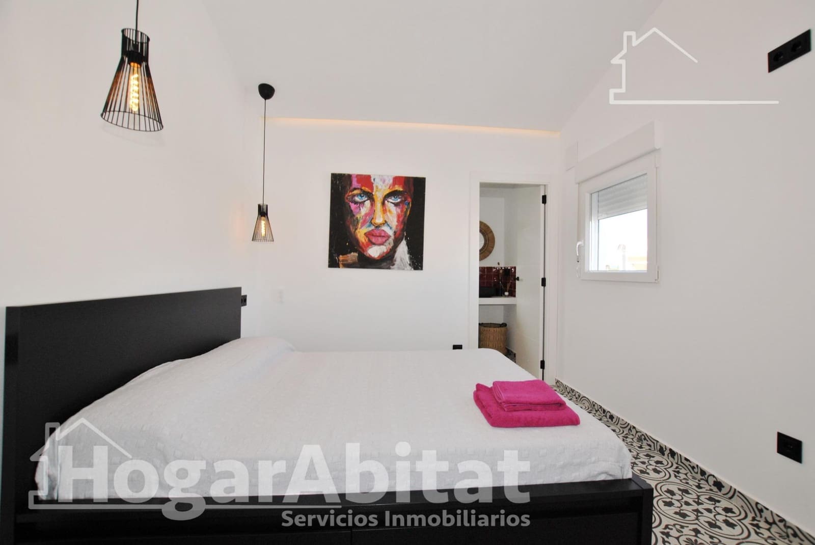 5 bedroom Townhouse for sale in Oliva with pool - € 590,000 (Ref: 10109838)
