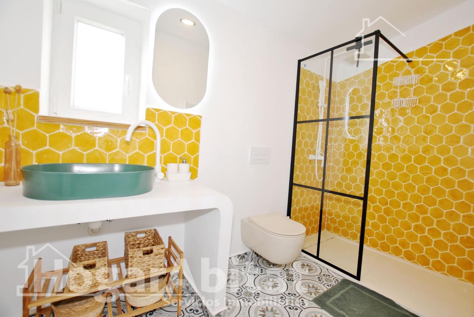 5 bedroom Townhouse for sale in Oliva with pool - € 590,000 (Ref: 10109838)