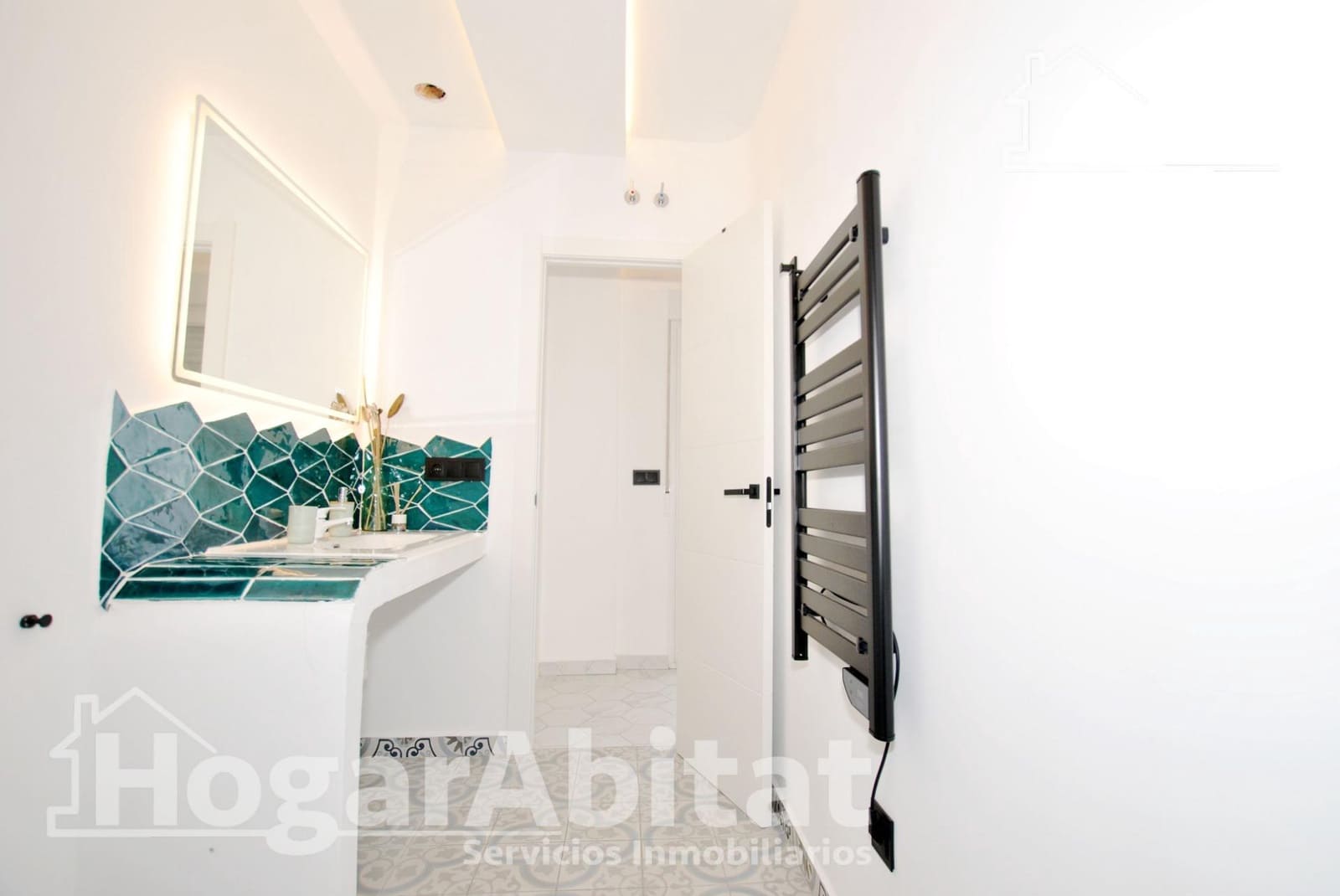 5 bedroom Townhouse for sale in Oliva with pool - € 590,000 (Ref: 10109838)