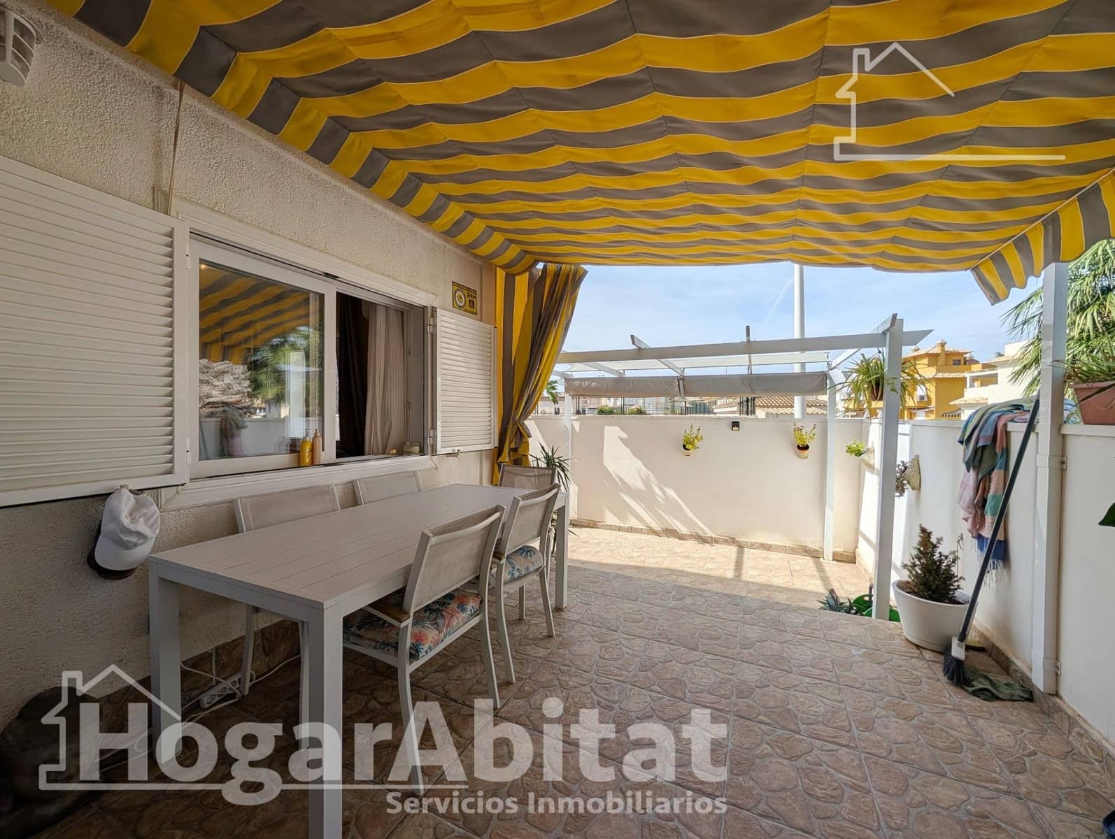 2 soveværelse Rækkehus til salg i Gran Alacant med swimmingpool garage - € 219.000 (Ref: 10136146)