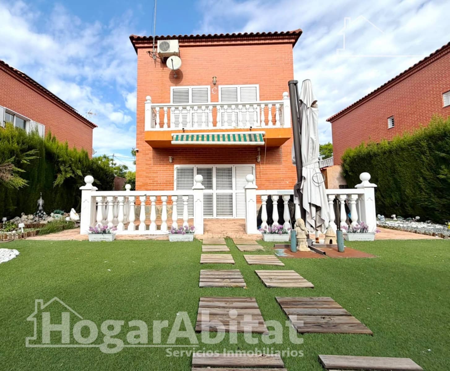 3 soveværelse Villa til salg i Moncada med garage - € 450.000 (Ref: 10139795)