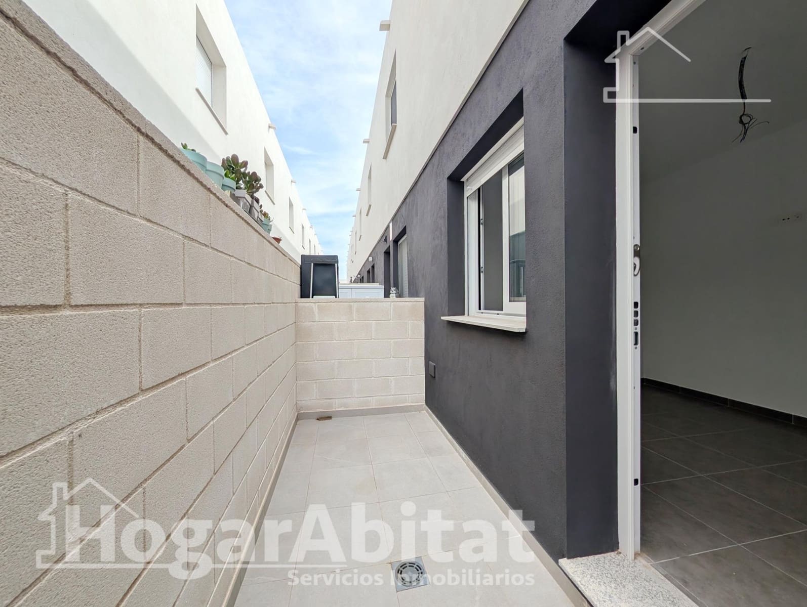 2 slaapkamer Rijtjeshuis te koop in Gran Alacant met zwembad garage - € 274.800 (Ref: 10147210)