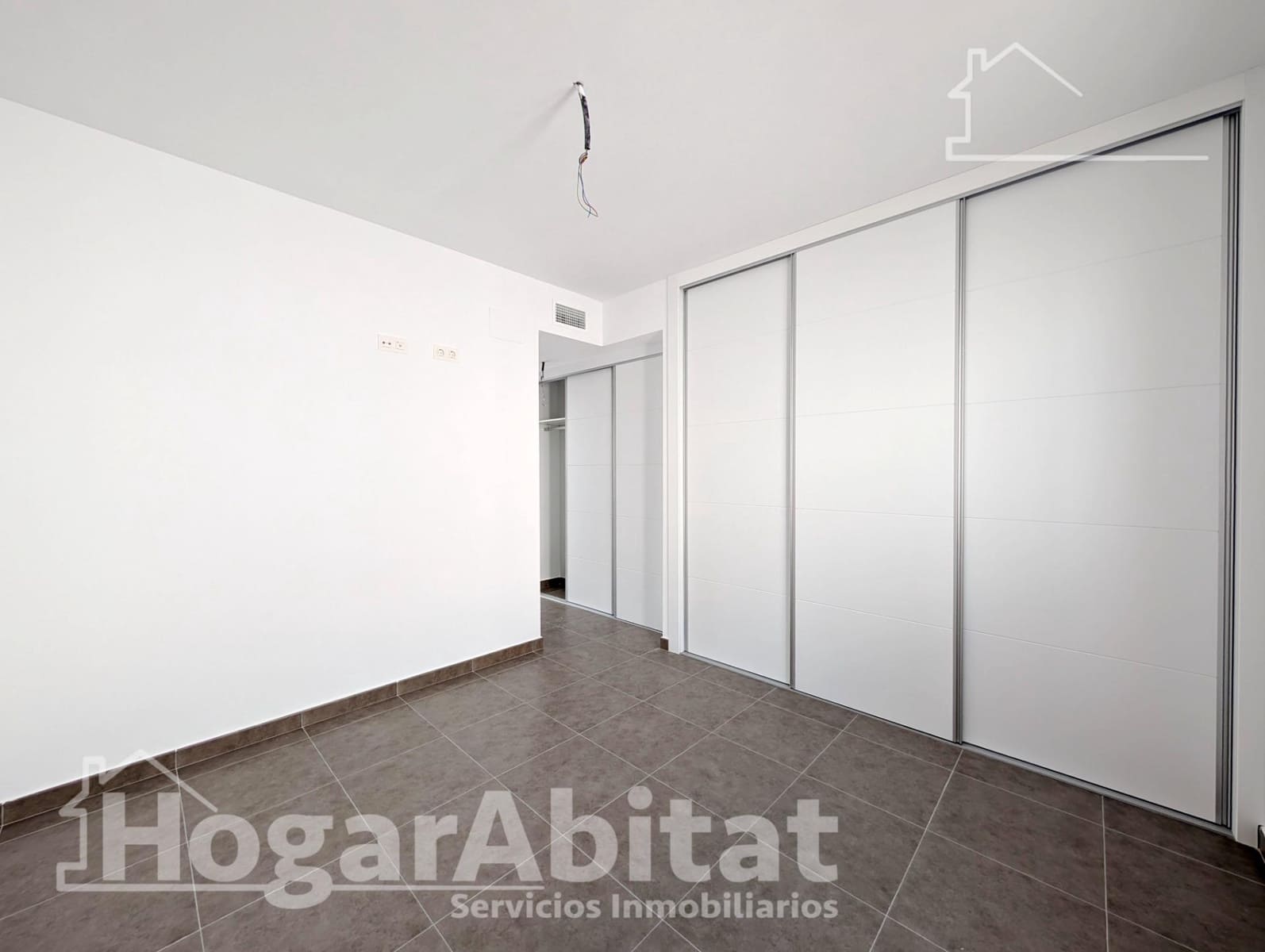 2 slaapkamer Rijtjeshuis te koop in Gran Alacant met zwembad garage - € 274.800 (Ref: 10147210)