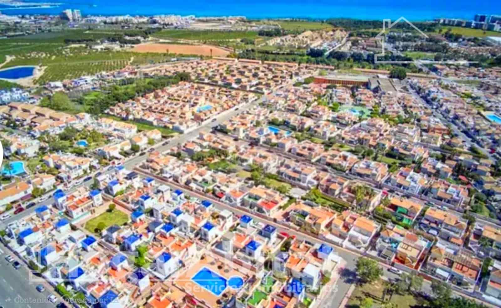 3 soveværelse Rækkehus til salg i La Siesta med swimmingpool - € 234.900 (Ref: 10147215)