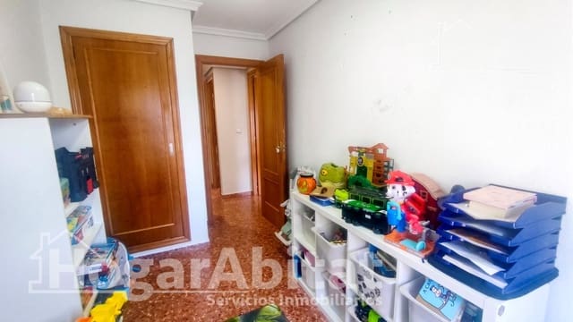 4 bedroom Flat for sale in Alzira - € 153,000 (Ref: 10182998)