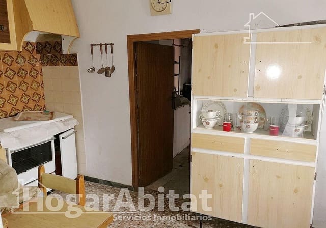 5 bedroom Villa for sale in Oria with garage - € 130,000 (Ref: 10183007)