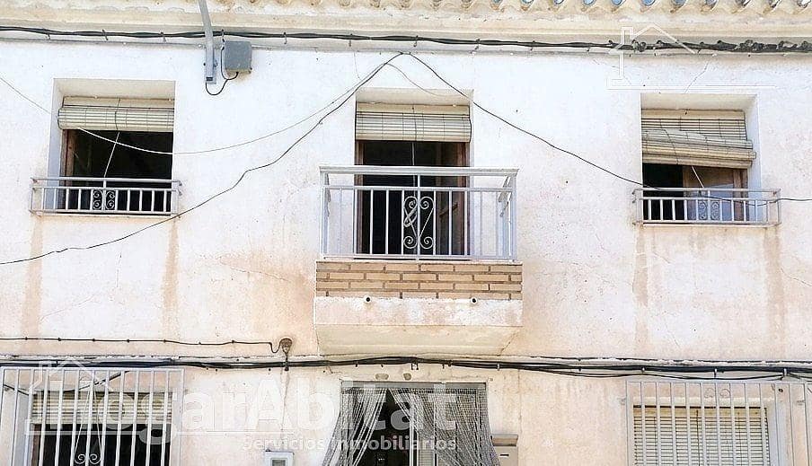 5 bedroom Villa for sale in Oria with garage - € 130,000 (Ref: 10183007)
