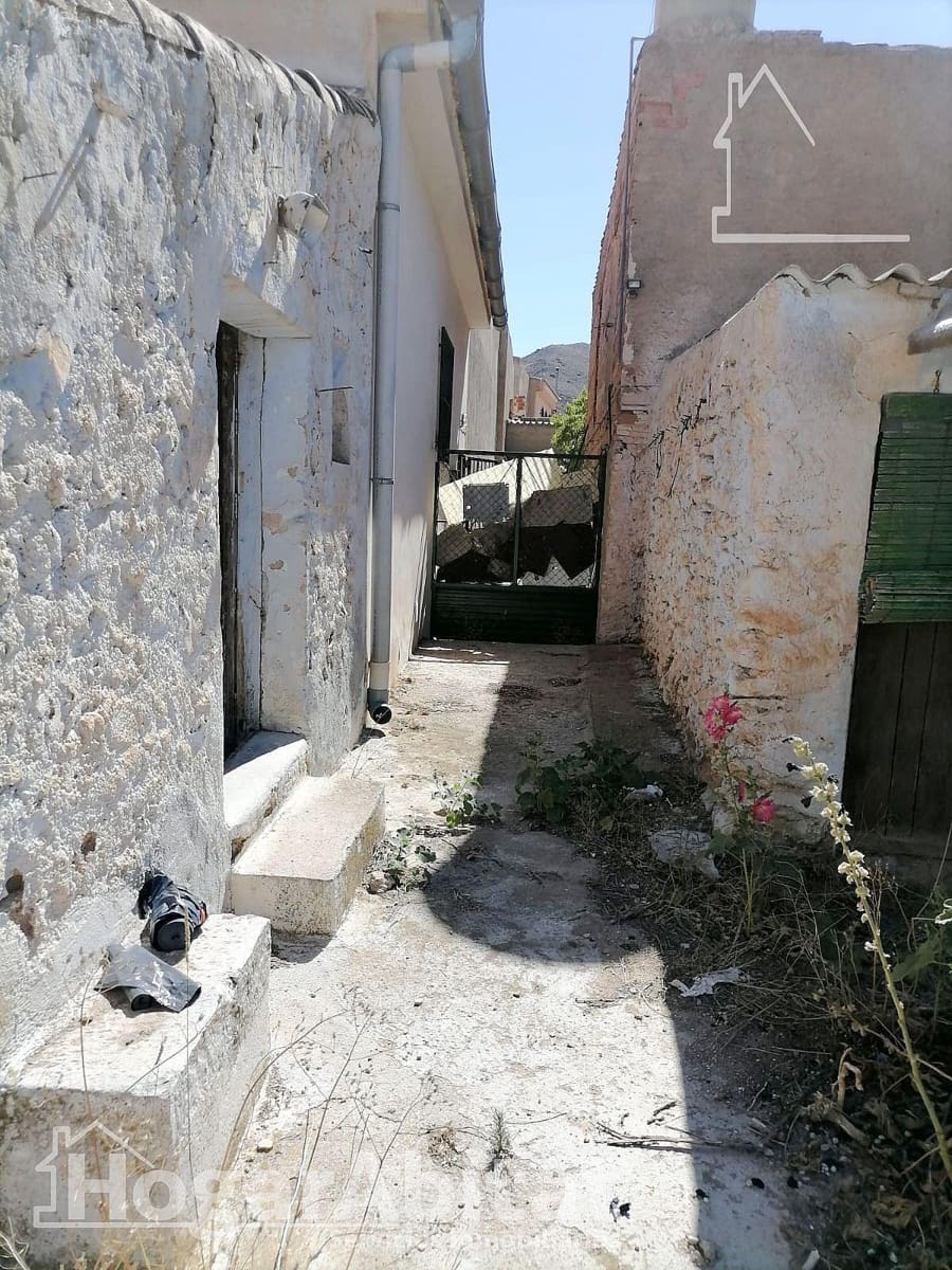 5 bedroom Villa for sale in Oria with garage - € 130,000 (Ref: 10183007)