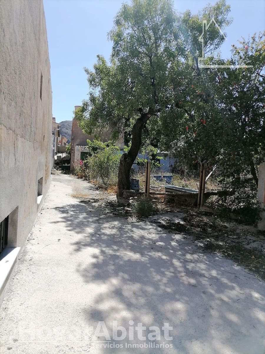 5 bedroom Villa for sale in Oria with garage - € 130,000 (Ref: 10183007)