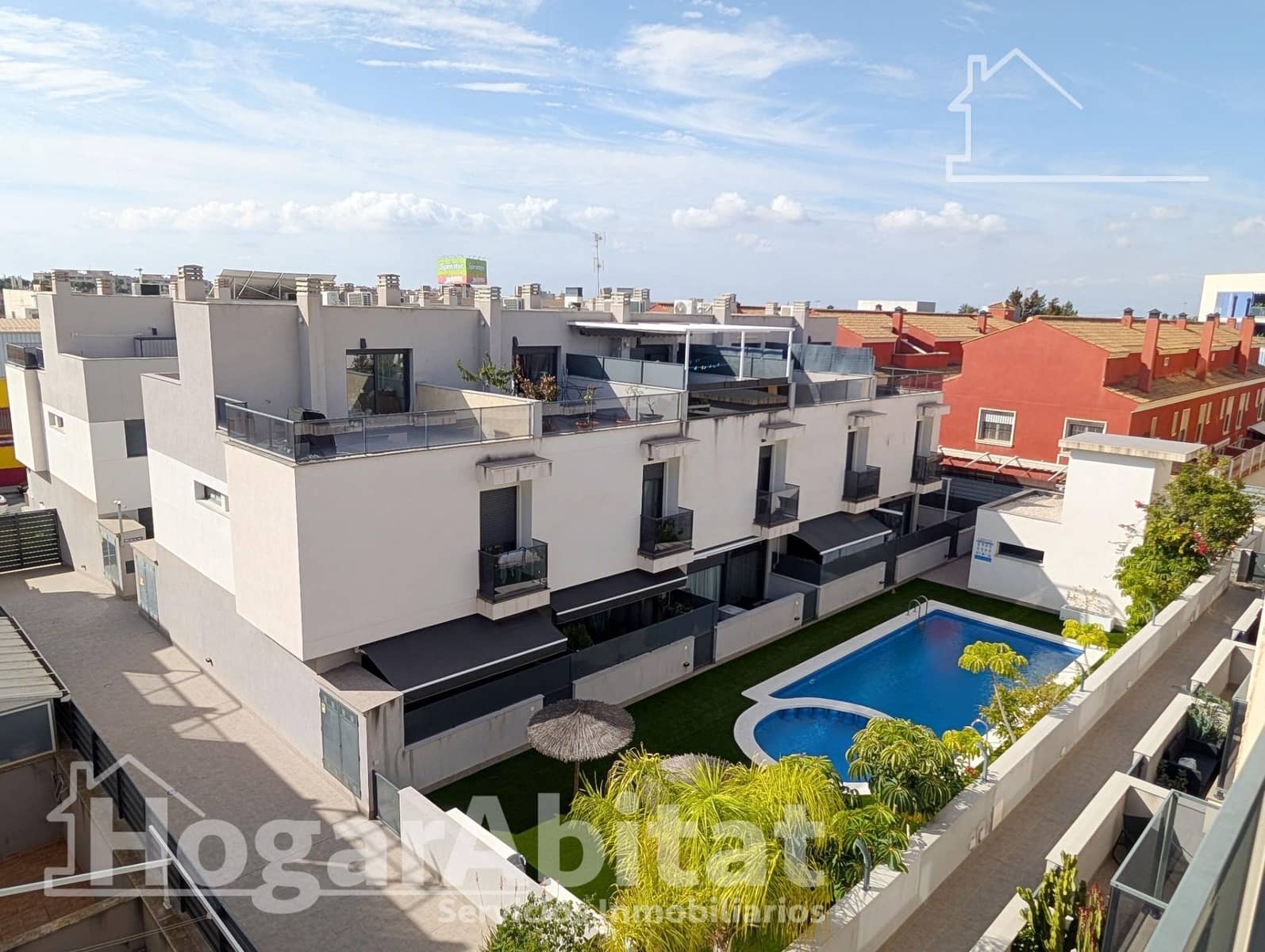 3 slaapkamer Rijtjeshuis te koop in Santa Pola met zwembad garage - € 349.000 (Ref: 10187175)