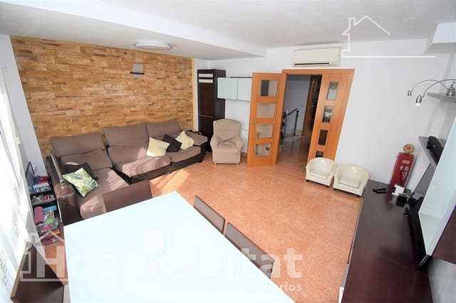 3 slaapkamer Rijtjeshuis te koop in Borriol met zwembad garage - € 299.999 (Ref: 7407878)