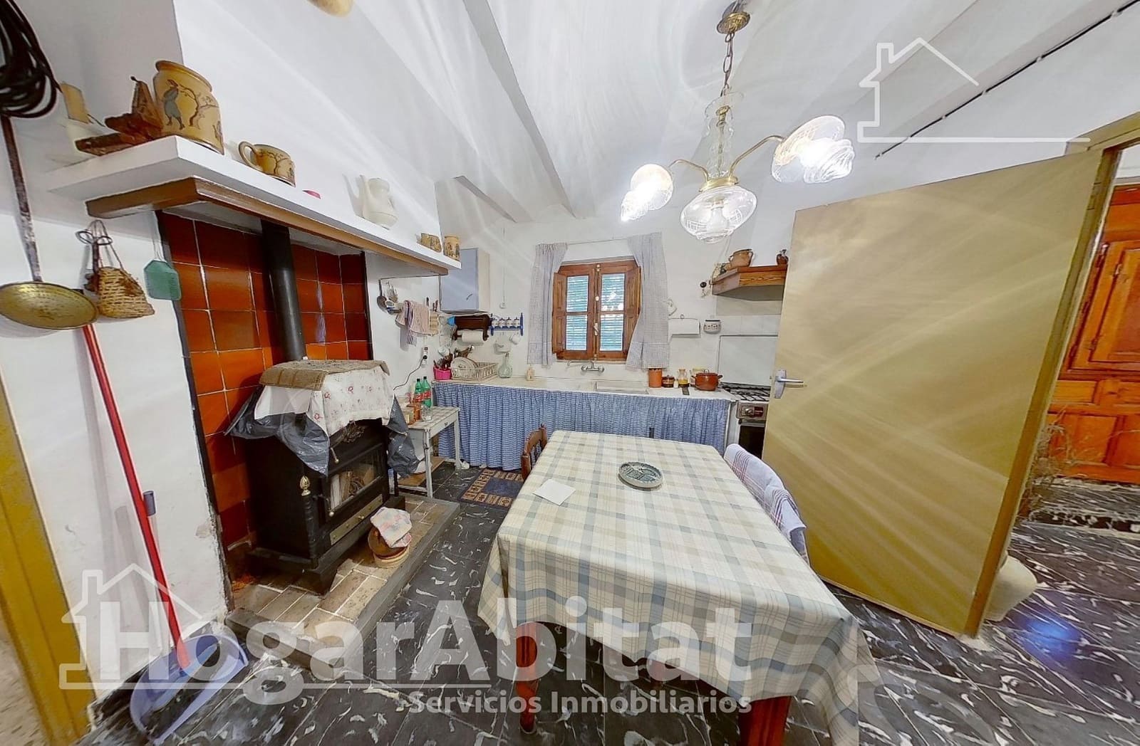 7 bedroom Townhouse for sale in Cortes de Pallas with garage - € 120,000 (Ref: 8662936)