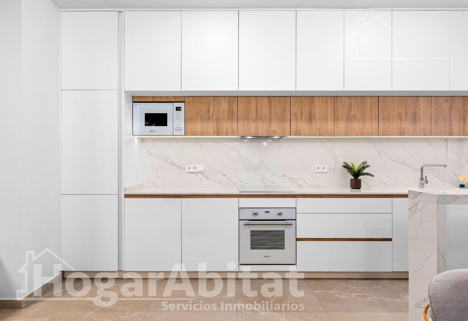 Piso de 1 habitación en Torrevieja en venta con piscina garaje - 339.000 € (Ref: 8715620)