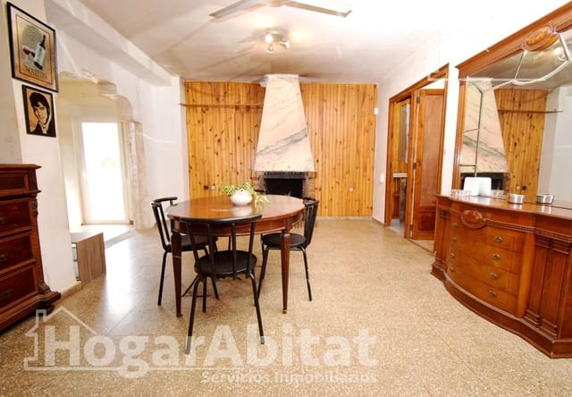 Chalet de 3 habitaciones en Chiva en venta con piscina garaje - 115.000 € (Ref: 9162324)