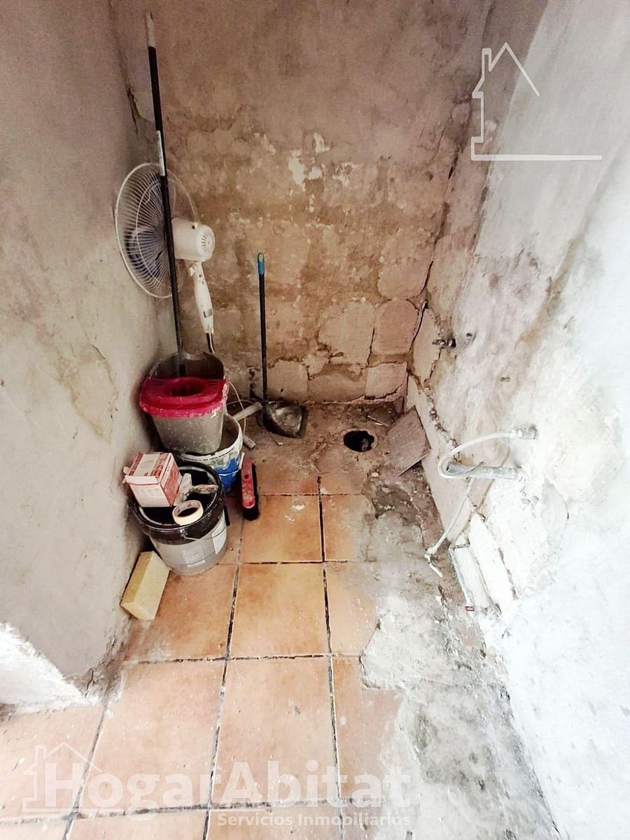 Erhverv til salg i Valencia by - € 69.900 (Ref: 9163785)