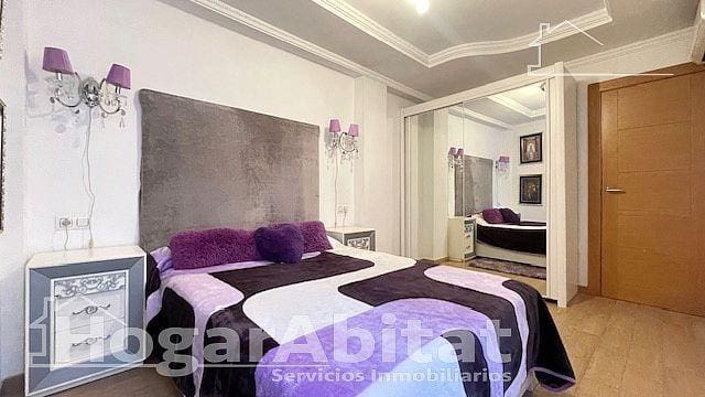 Piso de 3 habitaciones en Torrevieja en venta con piscina garaje - 350.000 € (Ref: 9220013)