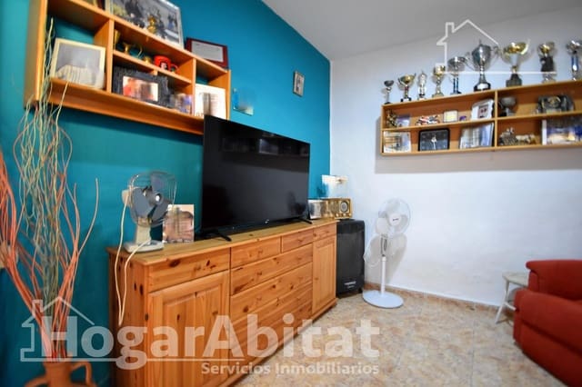 6 makuuhuone Omakotitalo myytävänä paikassa Oliva - 124 000 € (Ref: 9252061)