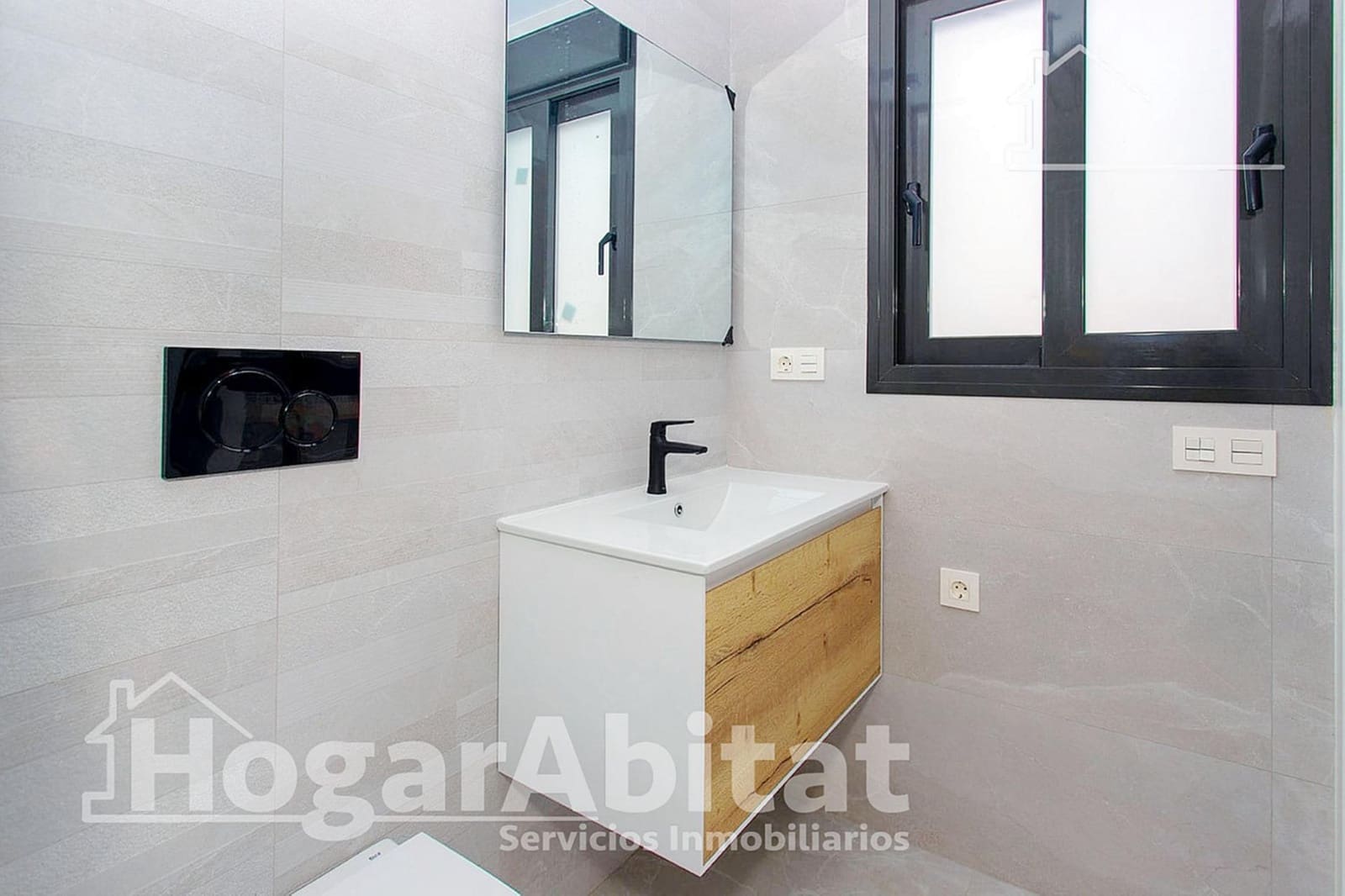 2 bedroom Flat for sale in Torrevieja with pool - € 299,500 (Ref: 9326502)