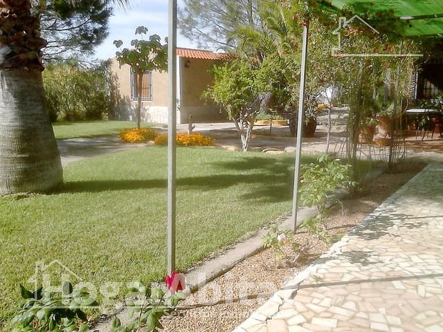 4 slaapkamer Villa te koop in Badajoz stad met zwembad garage - € 202.000 (Ref: 9338097)