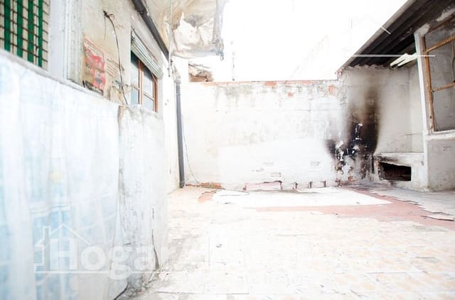 6 bedroom Townhouse for sale in Llíria - € 250,000 (Ref: 9343862)