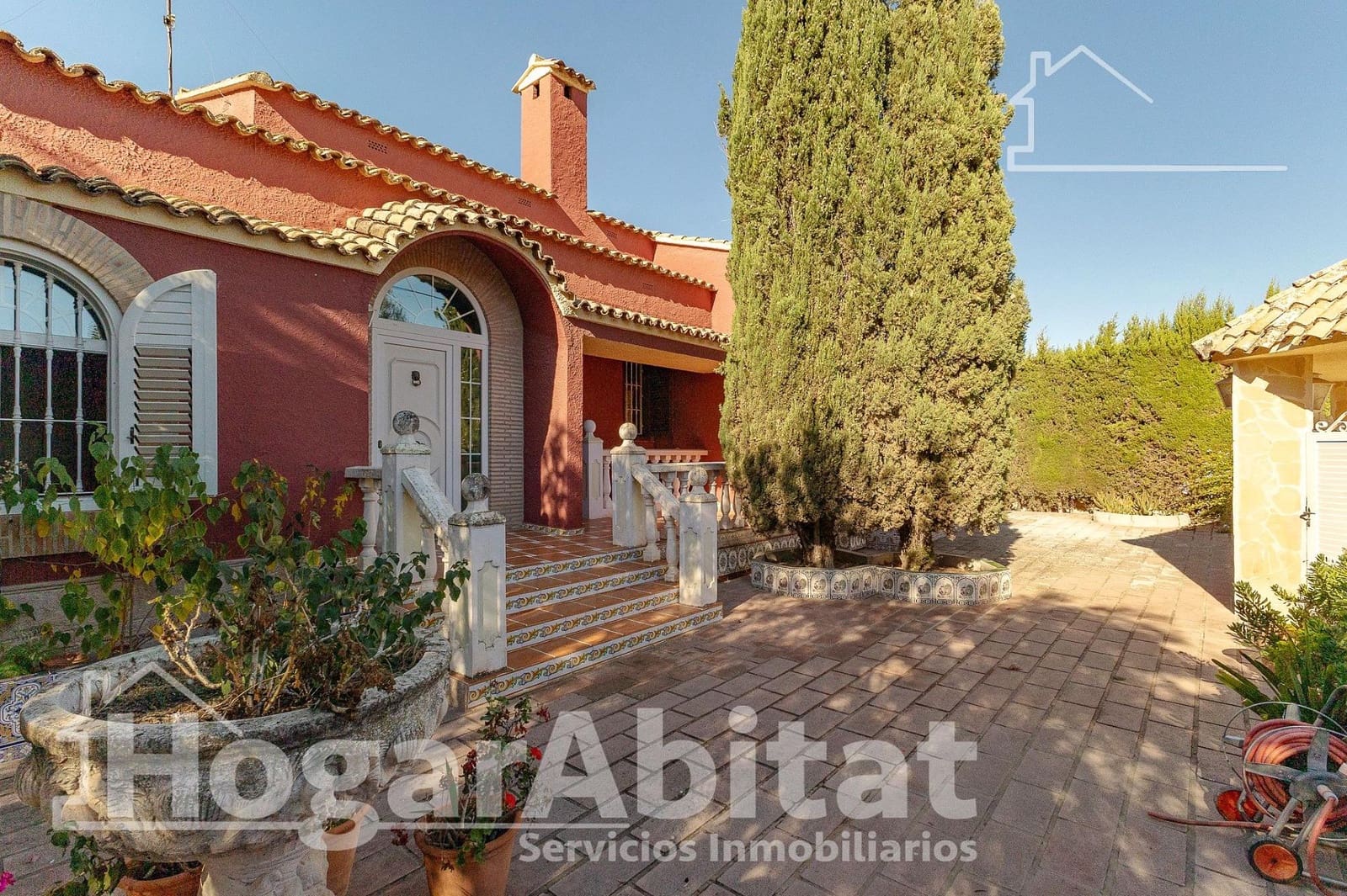 7 soveværelse Villa til salg i La Pobla de Vallbona med garage - € 830.000 (Ref: 9344819)