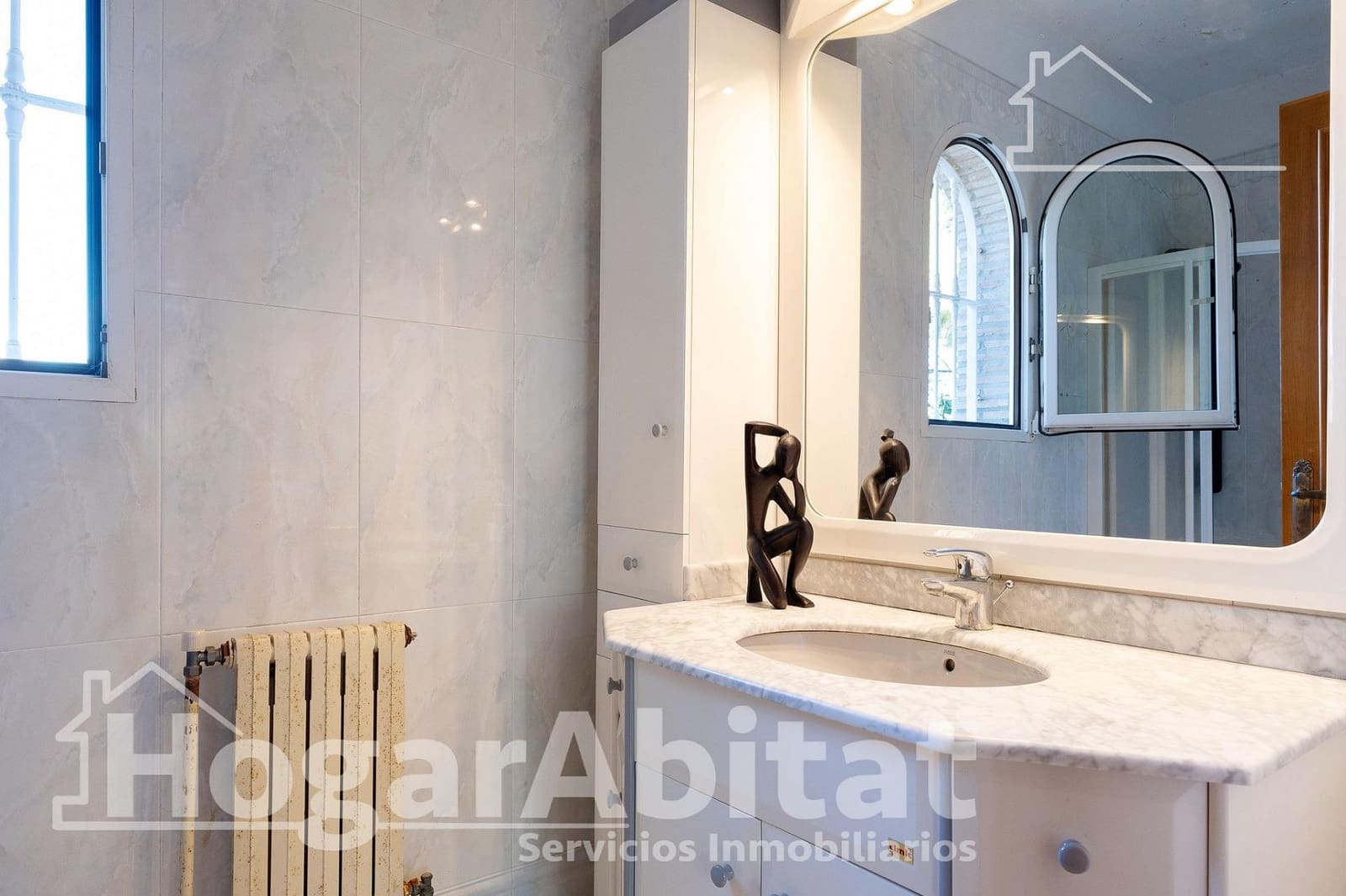 7 soveværelse Villa til salg i La Pobla de Vallbona med garage - € 830.000 (Ref: 9344819)