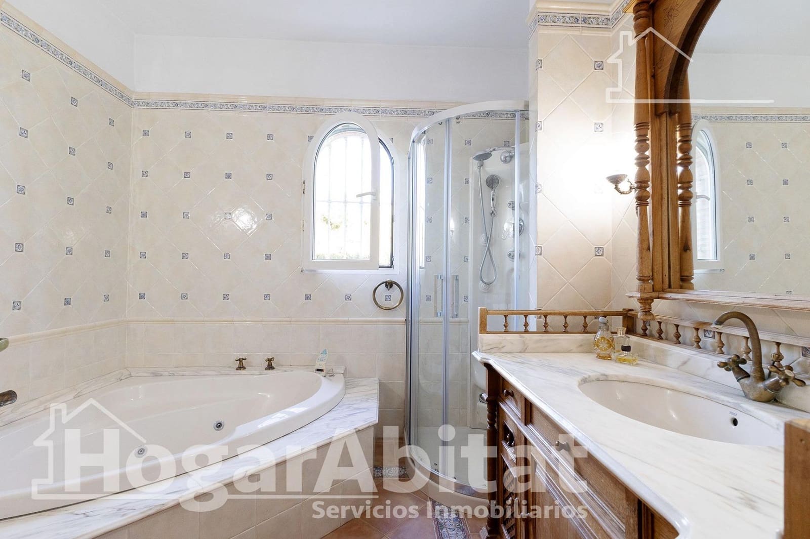 7 soveværelse Villa til salg i La Pobla de Vallbona med garage - € 830.000 (Ref: 9344819)