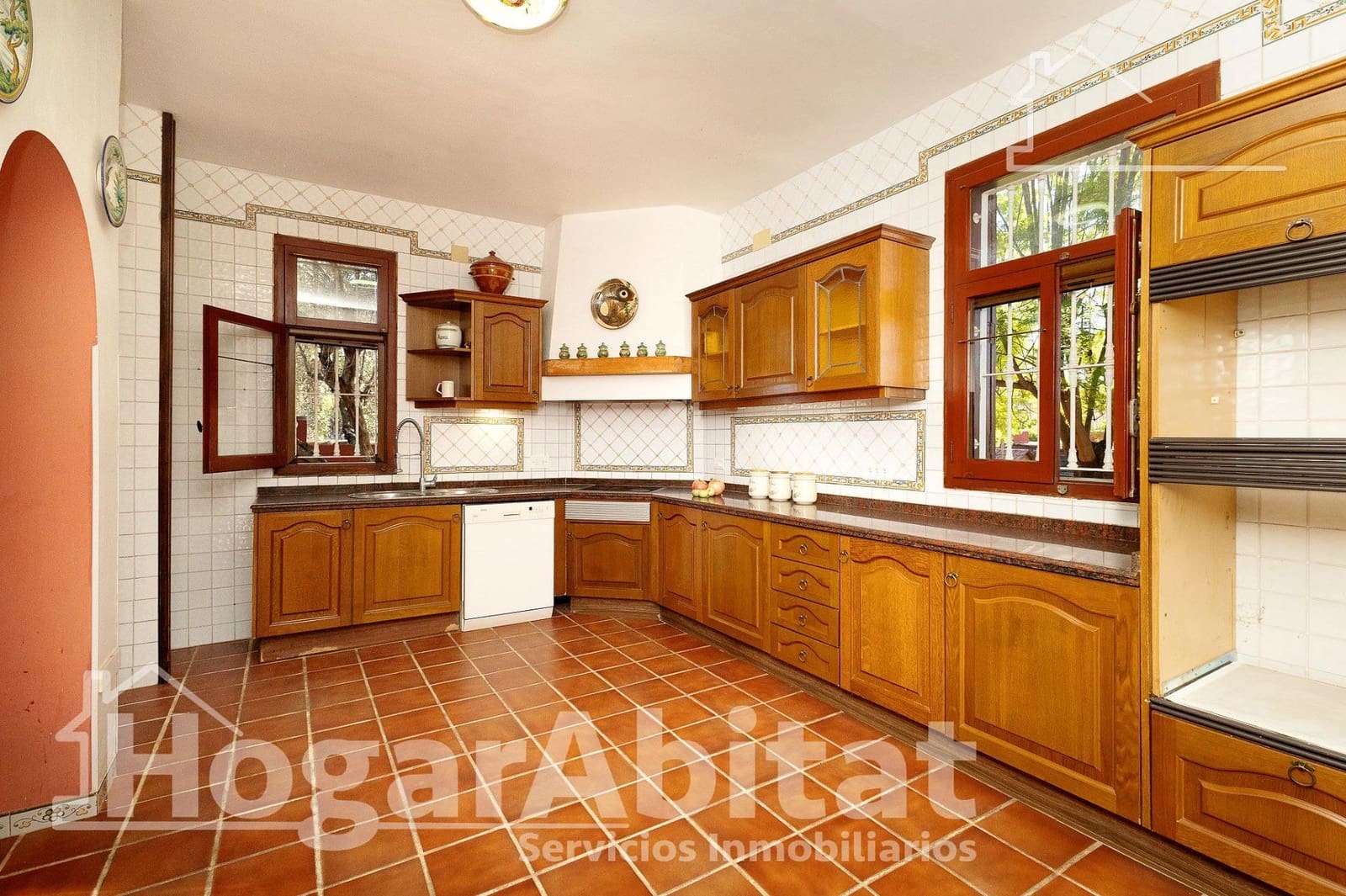 7 soveværelse Villa til salg i La Pobla de Vallbona med garage - € 830.000 (Ref: 9344819)