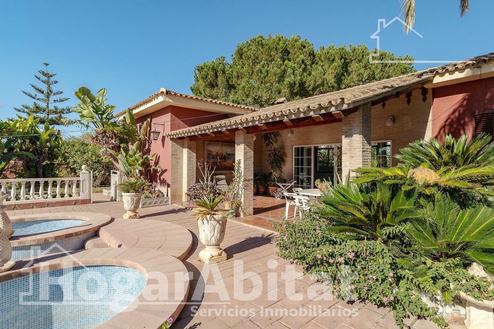 7 soveværelse Villa til salg i La Pobla de Vallbona med garage - € 830.000 (Ref: 9344819)