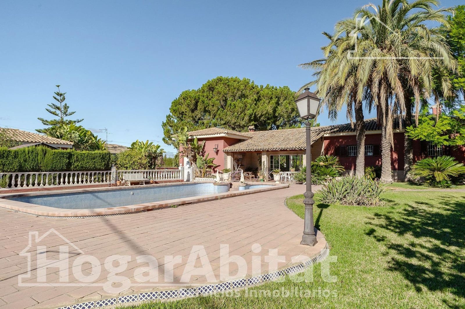 7 soveværelse Villa til salg i La Pobla de Vallbona med garage - € 830.000 (Ref: 9344819)