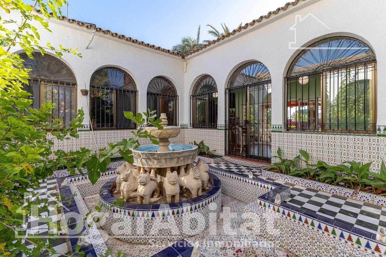 7 soveværelse Villa til salg i La Pobla de Vallbona med garage - € 830.000 (Ref: 9344819)