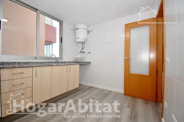 4 chambre Appartement à vendre à Castelló de la Plana avec garage - 210 000 € (Ref: 9359648)