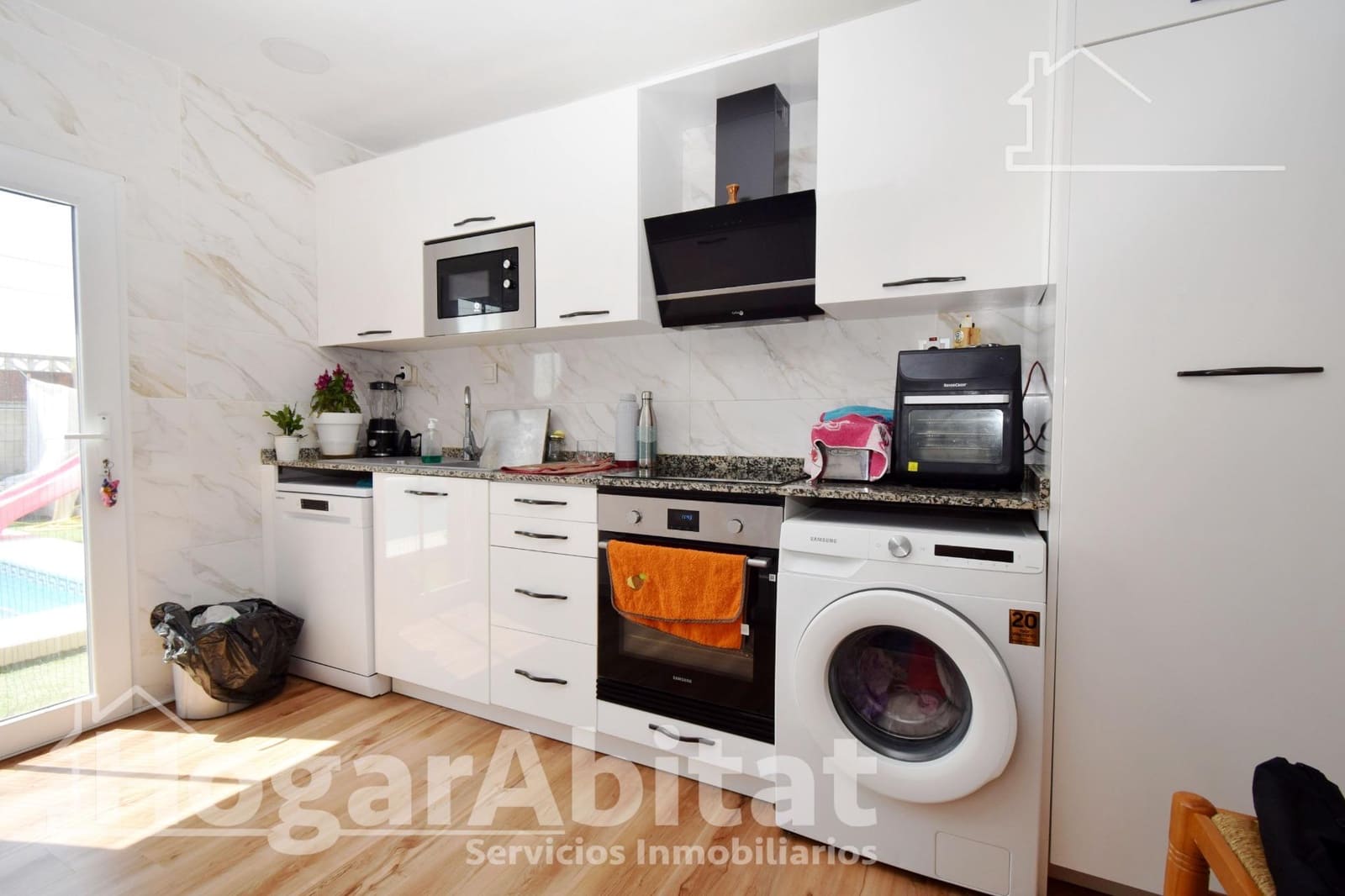 4 soveværelse Villa til salg i Montserrat med swimmingpool - € 306.000 (Ref: 9362342)