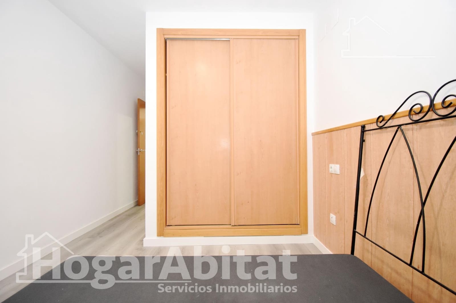 4 bedroom Flat for sale in Castello de la Plana with garage - € 215,000 (Ref: 9367555)