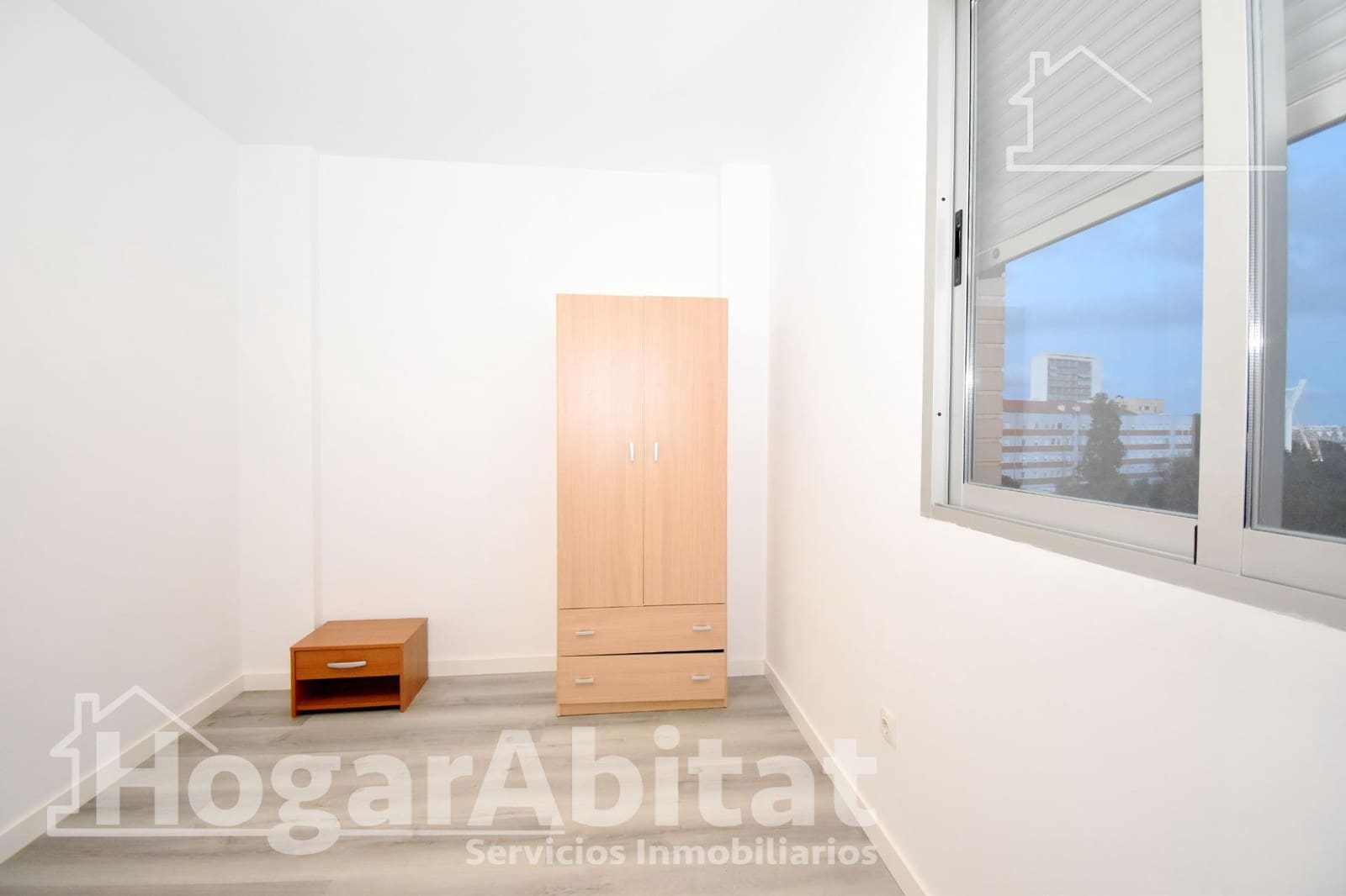 4 bedroom Flat for sale in Castello de la Plana with garage - € 215,000 (Ref: 9367555)