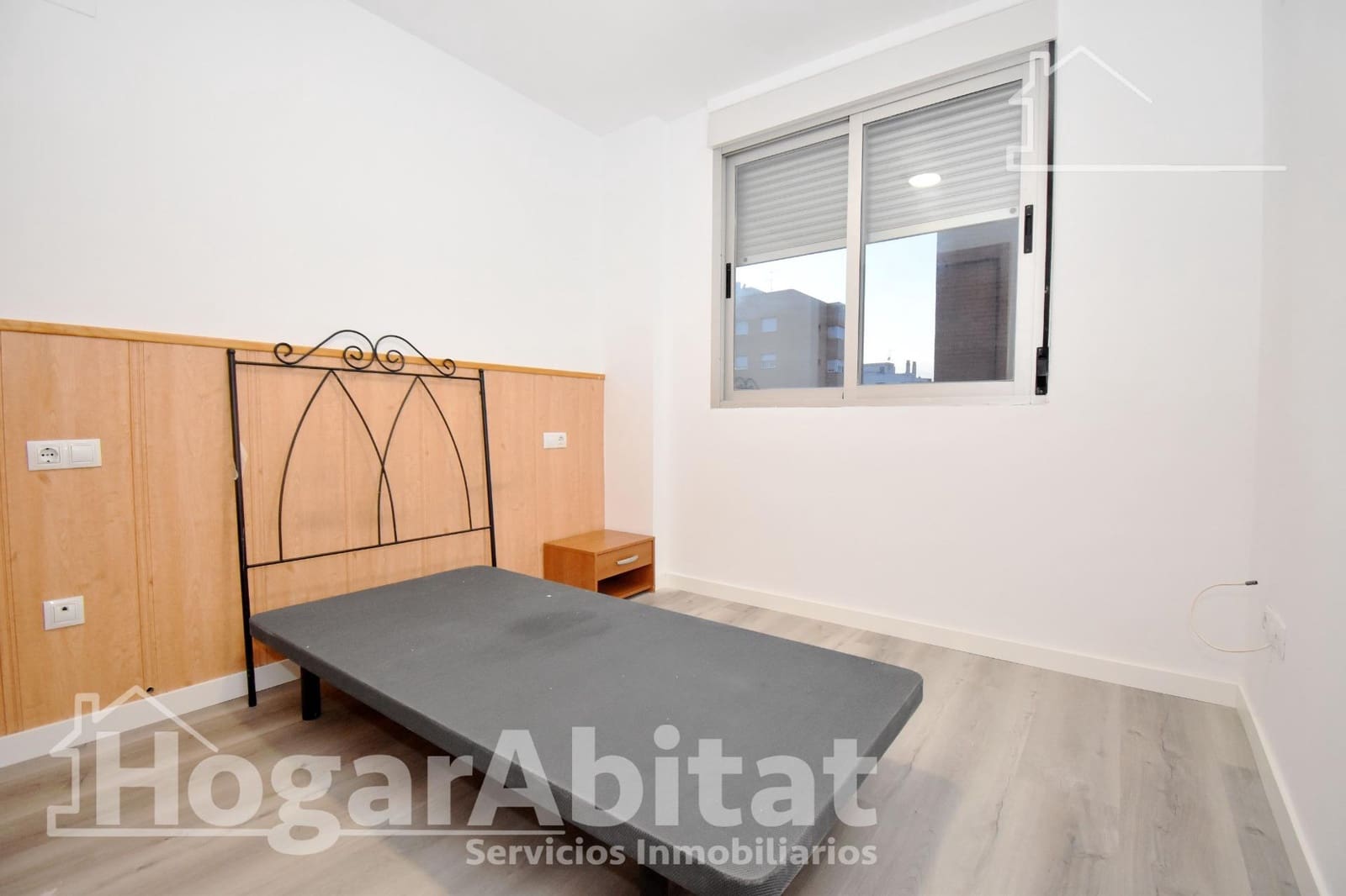 4 bedroom Flat for sale in Castello de la Plana with garage - € 215,000 (Ref: 9367555)