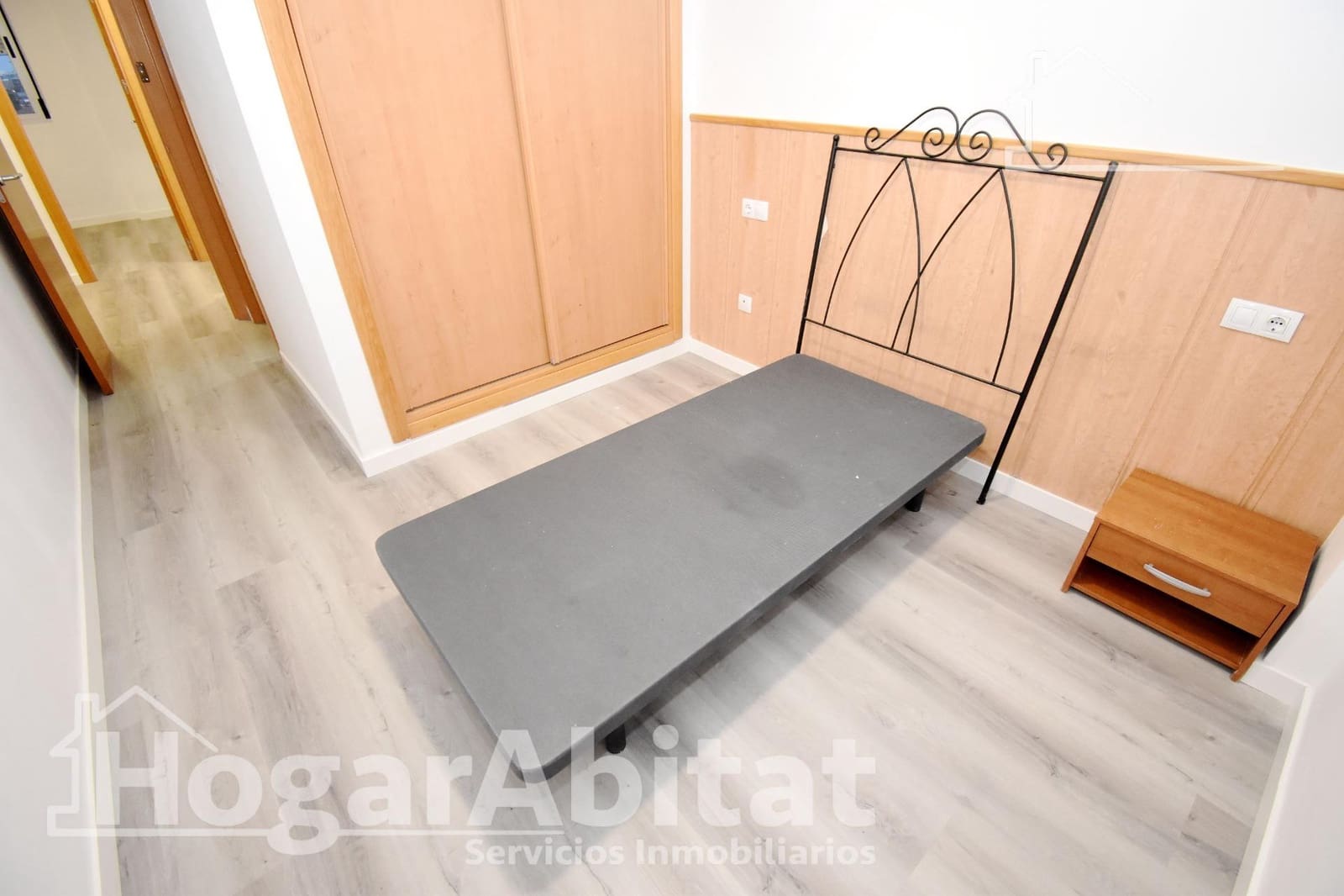 4 bedroom Flat for sale in Castello de la Plana with garage - € 215,000 (Ref: 9367555)