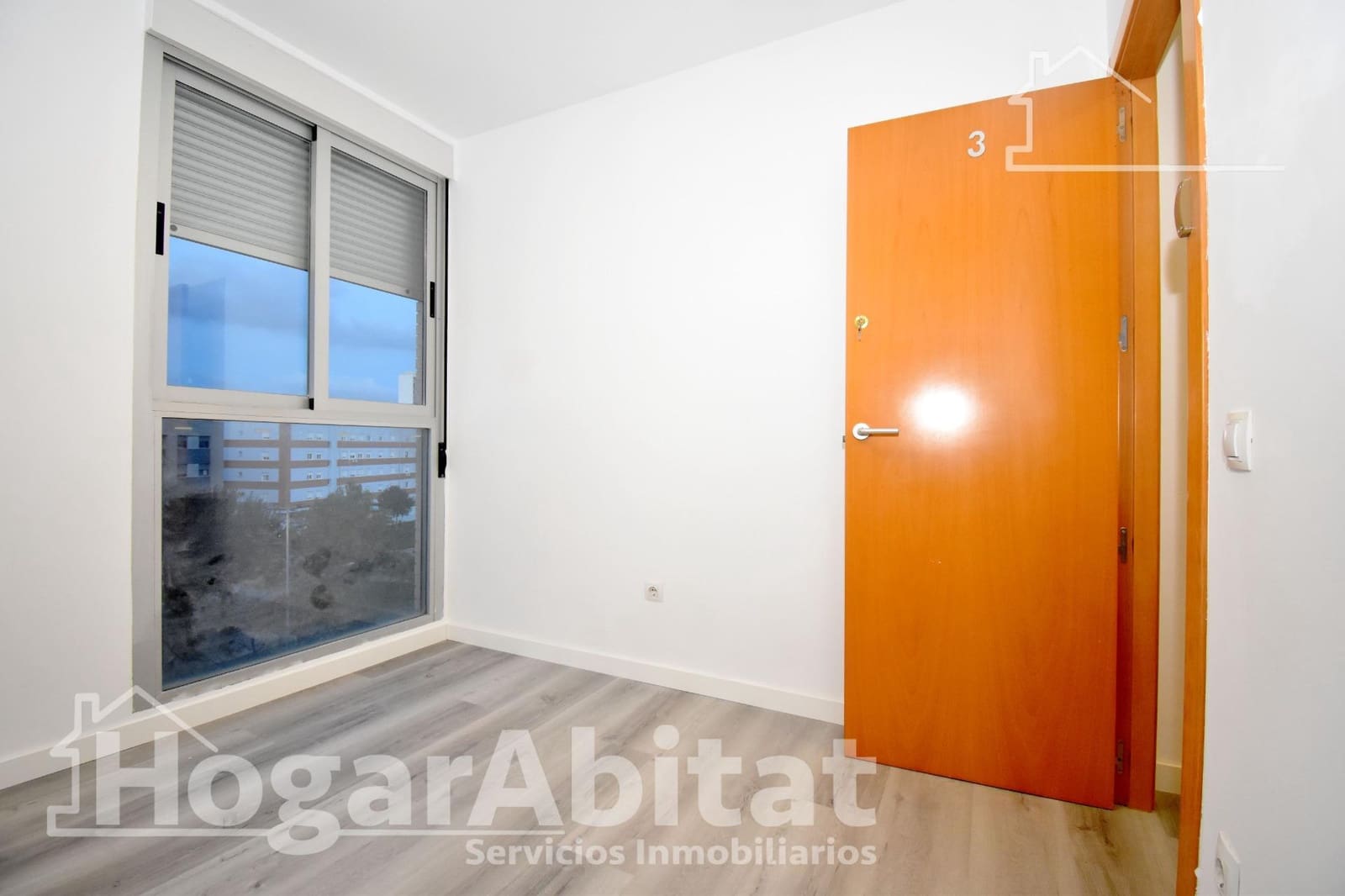 4 bedroom Flat for sale in Castello de la Plana with garage - € 215,000 (Ref: 9367555)